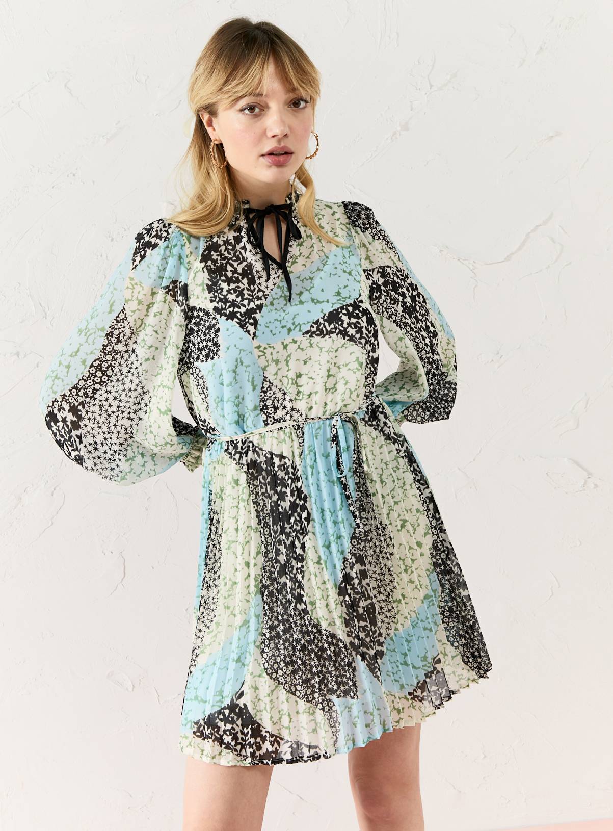 EVERBELLE Patched Print Pleated Mini Dress 14 - Image 1